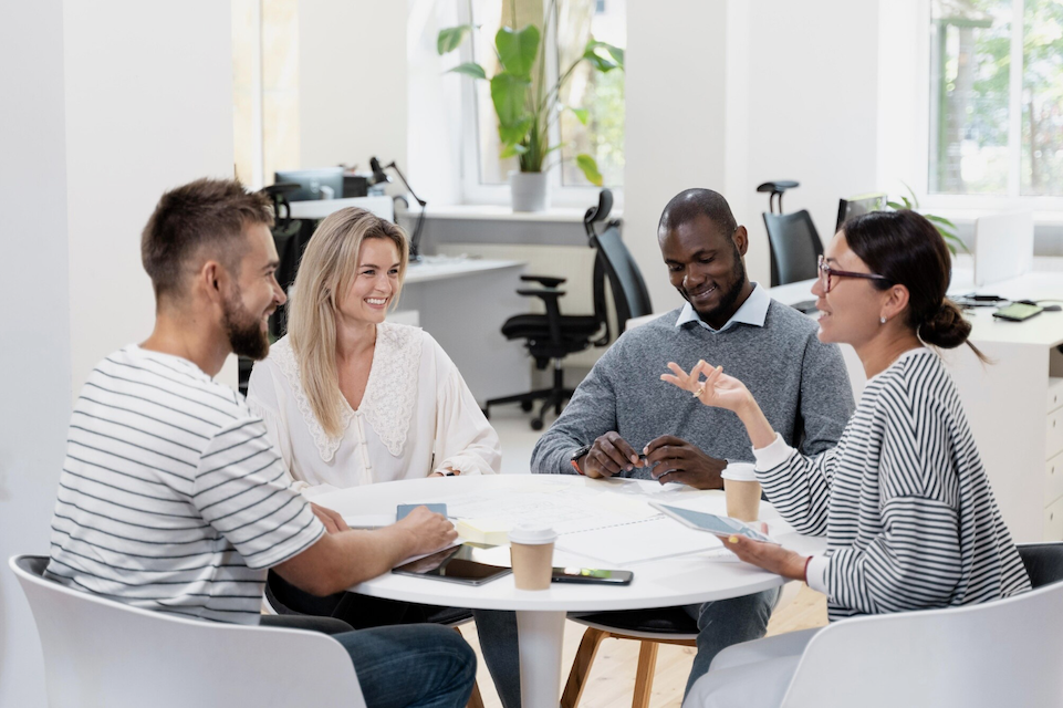 Serius, Minum Kopi Sebelum Meeting Ternyata Bikin Tim Lebih Kompak! Kok Bisa?