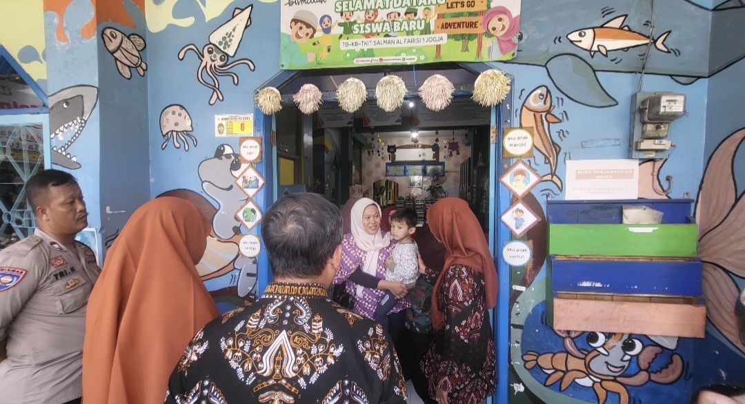 May Day 2026: Akademisi UGM Sebut Wajib Jamin Fasilitas Daycare bagi Perempuan Pekerja Buntut Viralnya Kasus Little Aresha