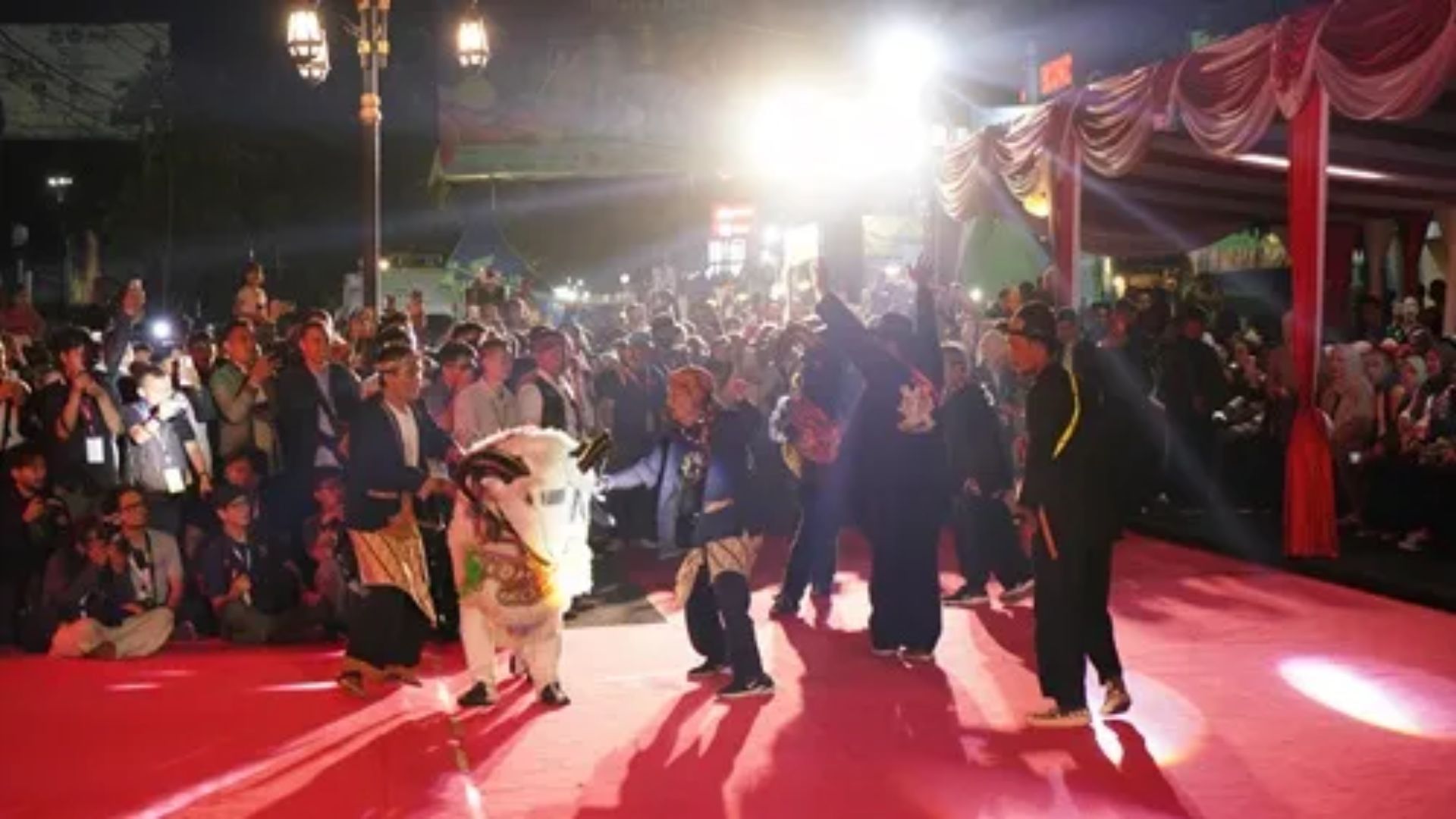 Gebyar Pesona Budaya Garut 2026 Meriah, Ribuan Warga Padati Jalan Ahmad Yani