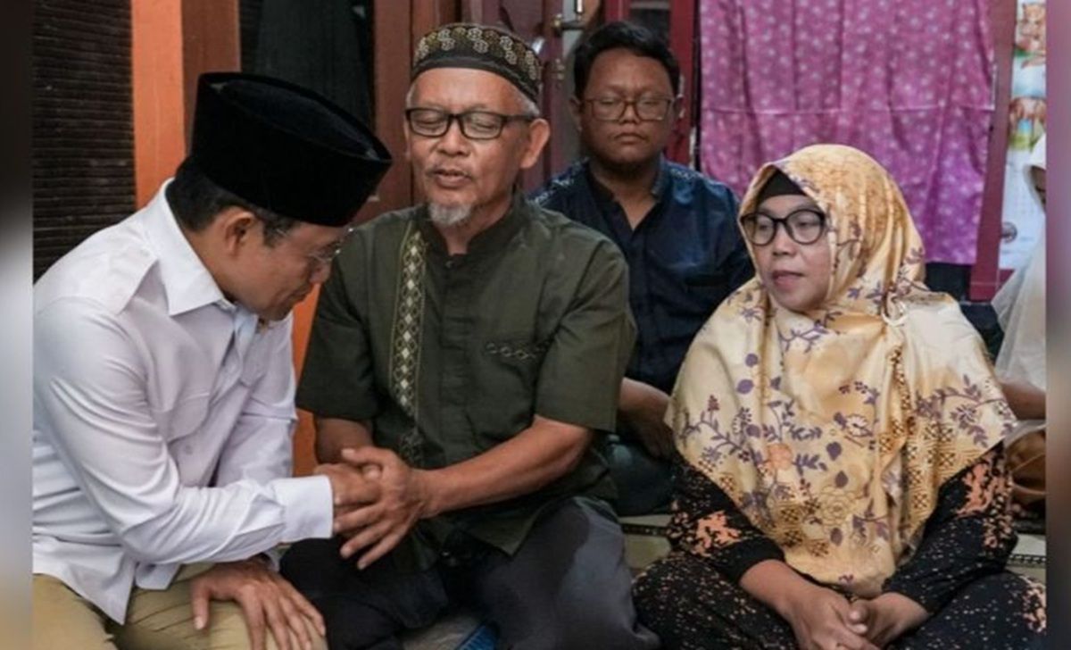 Menko Muhaimin Serahkan Santunan BPJS Ketenagakerjaan untuk Korban Kecelakaan Kereta Bekasi
