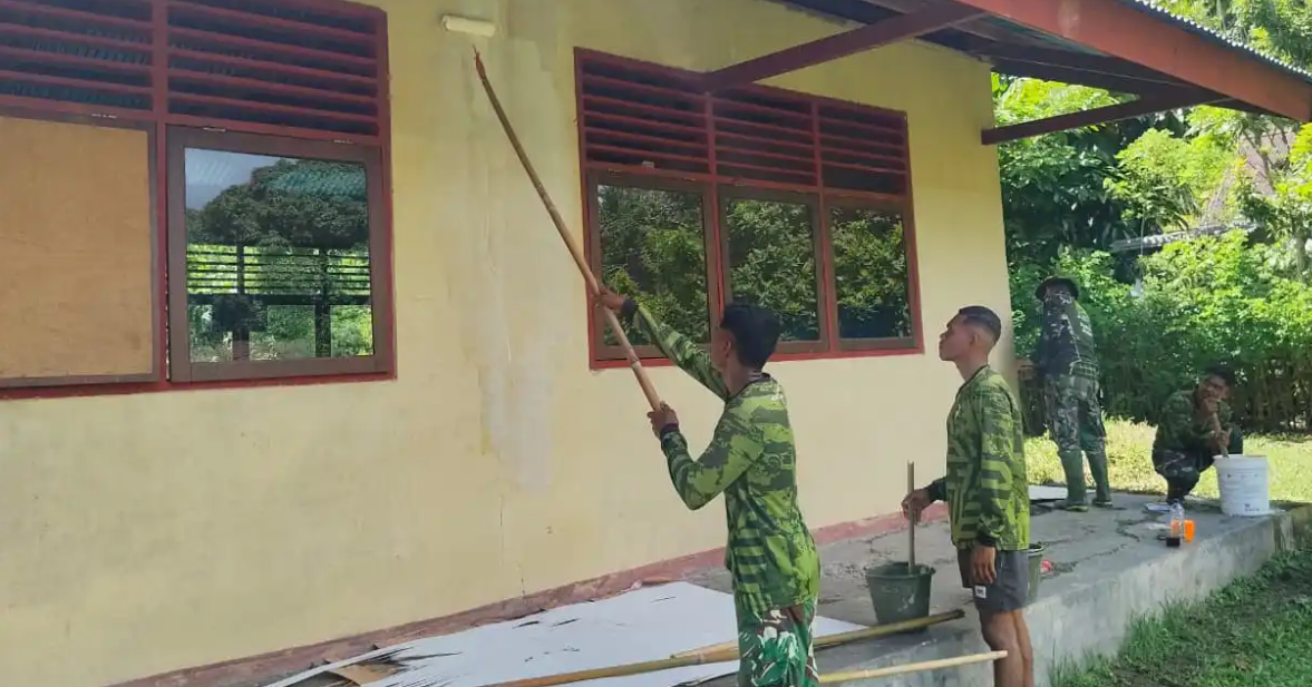Hardiknas Jadi Momentum TNI Perbaiki Sekolah di Kampung Asai