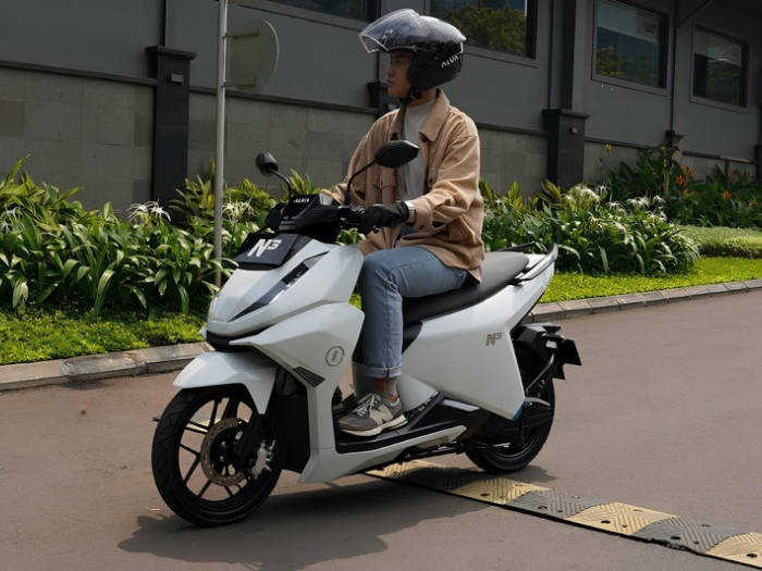 Motor Listrik Hub Drive vs Mid Drive atau Side Drive: Mana yang Cocok untuk Jalanan Indonesia?