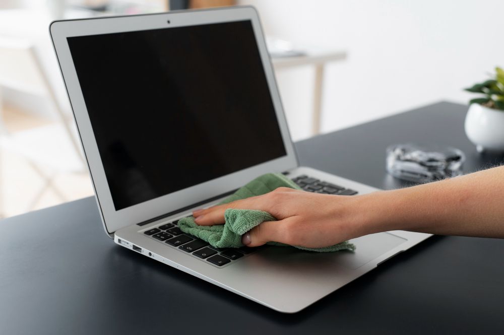 7 Rekomendasi Aksesoris Laptop Wajib Punya: Kerja Lebih Nyaman & Bebas Pegal!