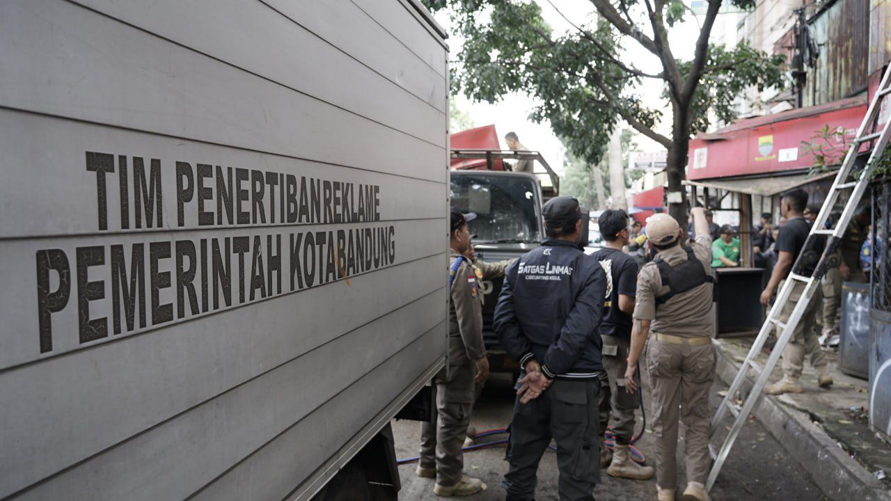 Satpol PP Bandung Fokus Tata PKL dan Trotoar di Sejumlah Titik Kota