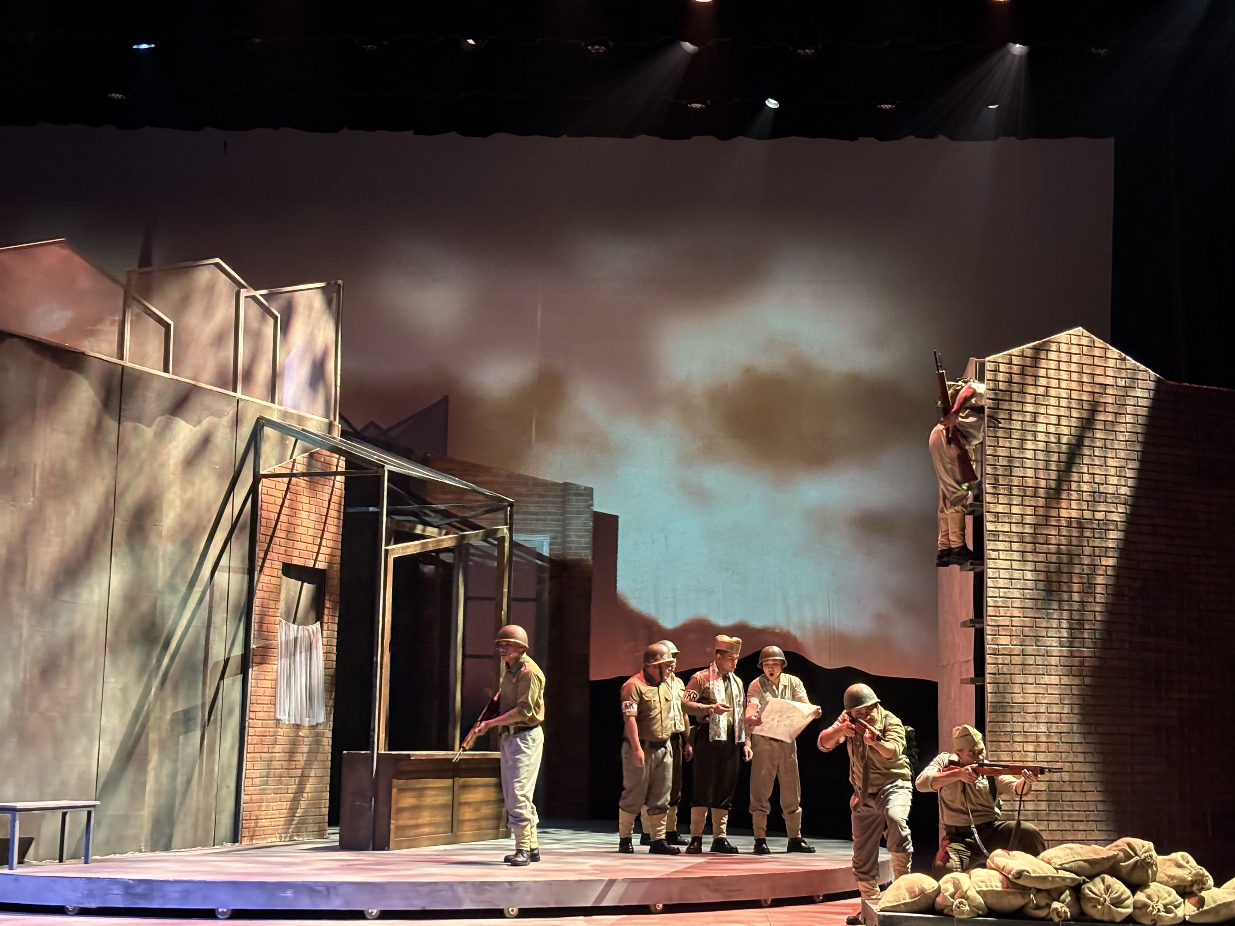 Teater Musikal Mar Suguhkan Kisah Cinta dan Perjuangan di Tengah Tragedi Bandung Lautan Api