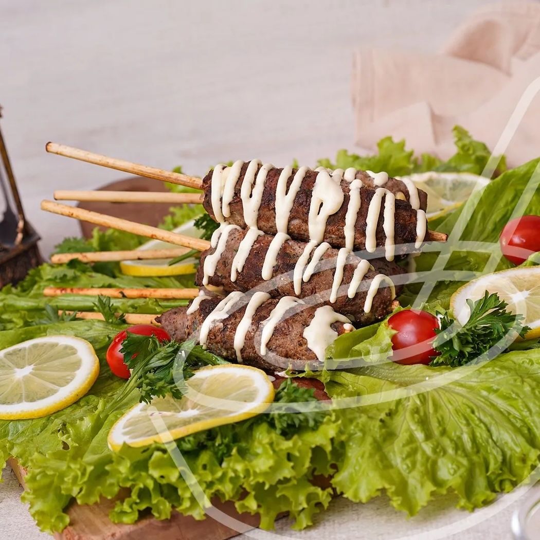 Kofta Kebab ala Timur Tengah dengan Siraman Saus Keju Lezat