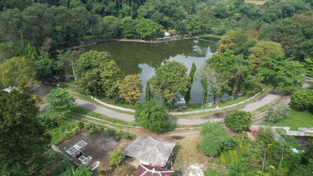 Menikmati Tenangnya Situ Pajaten, Wisata Mancing yang Kian Diminati di Cirebon