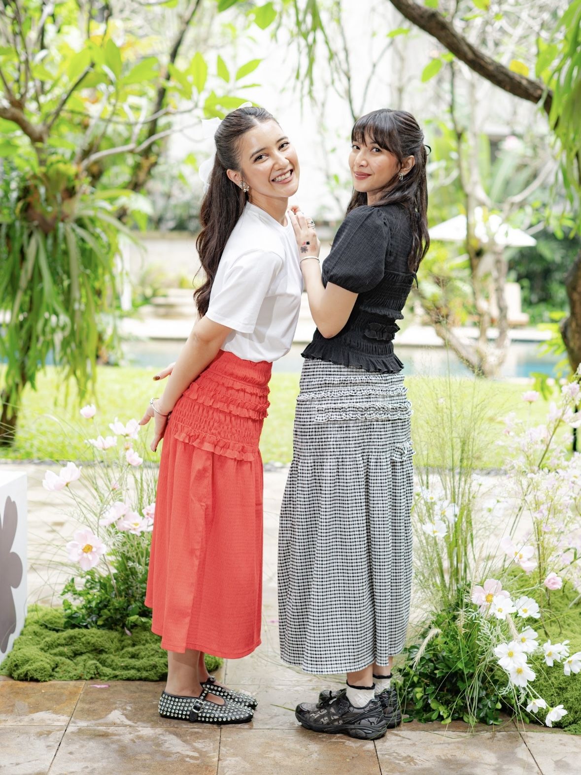 Gaya Busana Sheila Dara dan Fita Anggriani Disebut Mirip Anak Kembar, Feminin dan Stylish