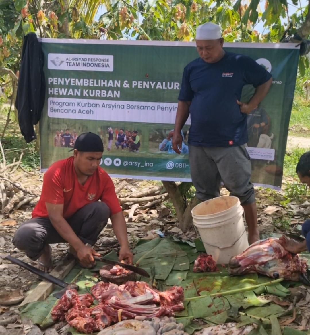 Arsyina Salurkan 445 Bungkus Daging Kurban untuk 1.464 Penerima Manfaat di Aceh