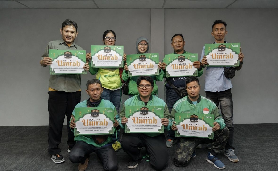 Kisah Haru Mpok Fika Berangkat ke Tanah Suci dari Hasil Narik Ojol
