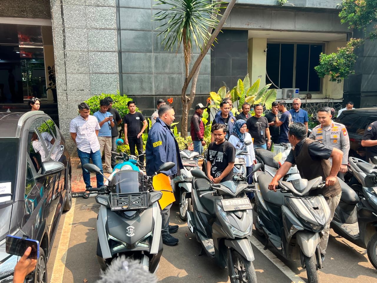 Haru Seorang Guru Dapat Kembali Motornya Usai Dicuri, Satu-satunya untuk Ngajar