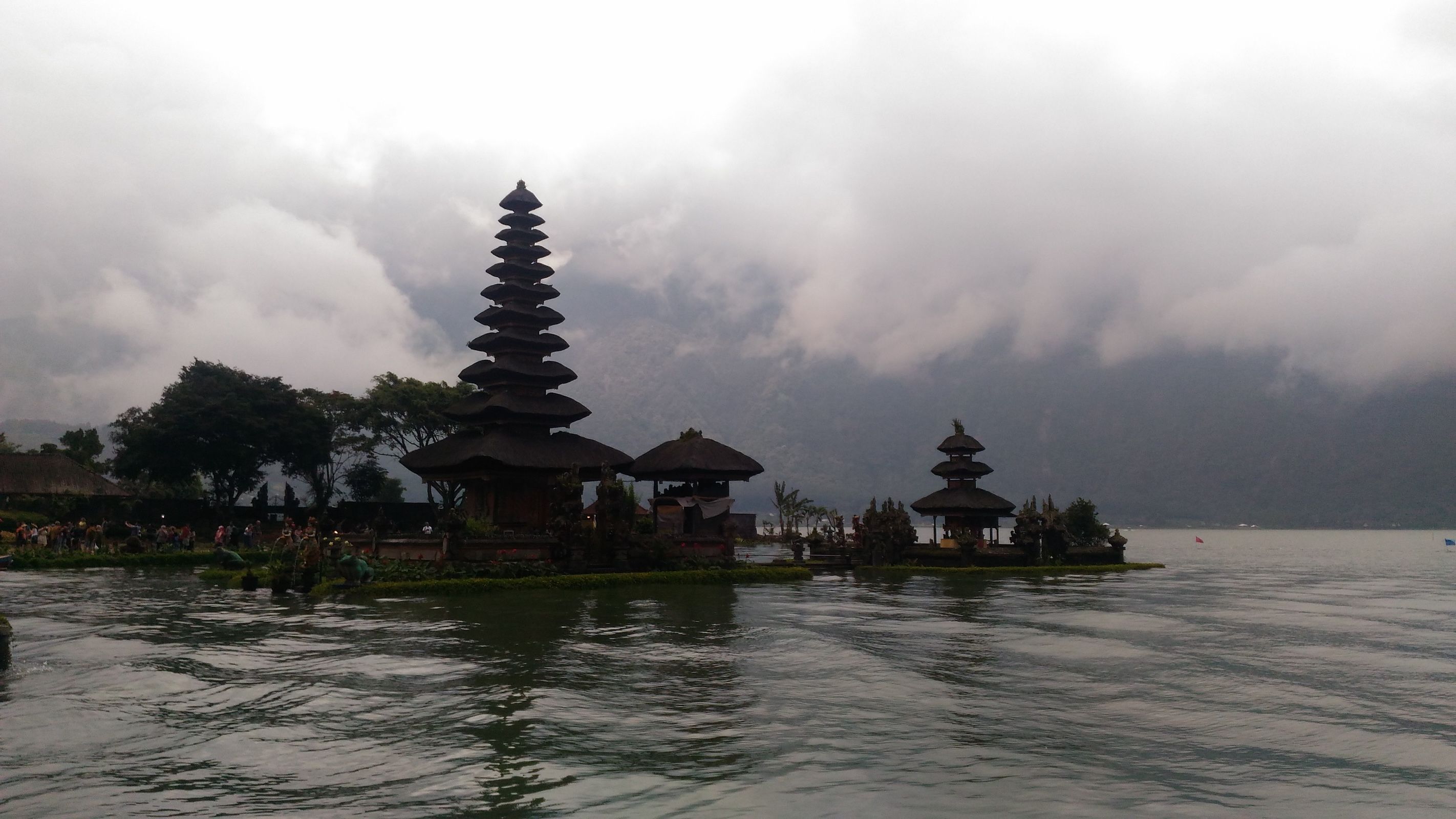 Sejuknya Danau Beratan yang Memanjakan Jiwa