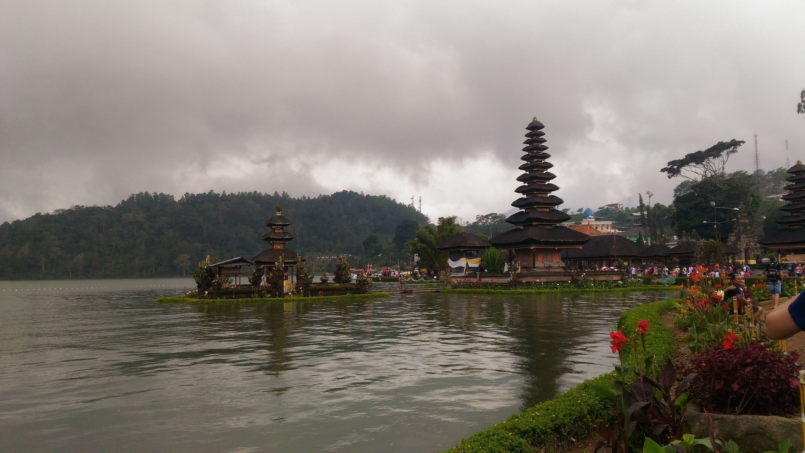 Sejuknya Danau Beratan yang Memanjakan Jiwa