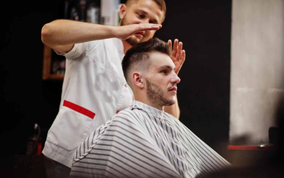 Tips Merawat Rambut Pendek Pria agar Tetap Rapi dan Stylish