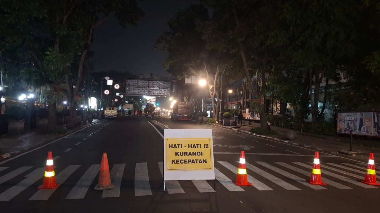 Reklame Videotron Melintang di Jalan Riau Bandung Dibongkar, Ini Penjelasan Satpol PP