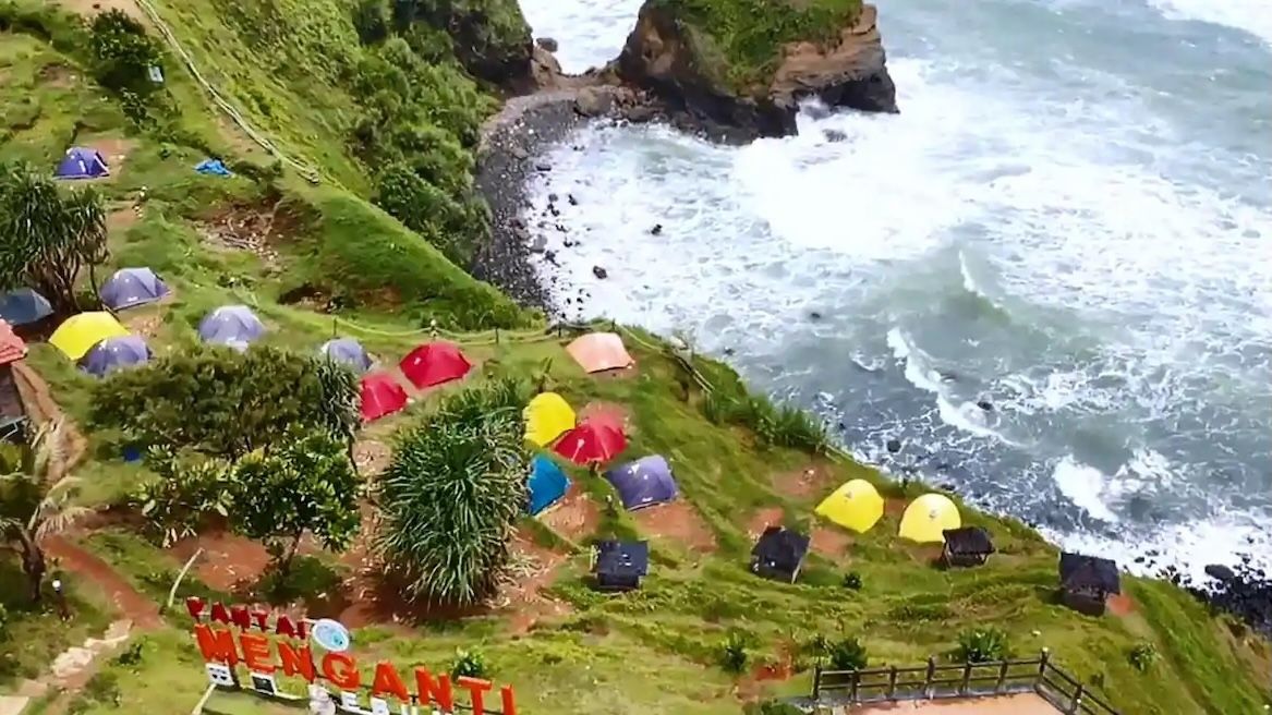 Pantai Menganti, Destinasi Wisata Alam Kebumen yang Wajib Masuk Bucket List