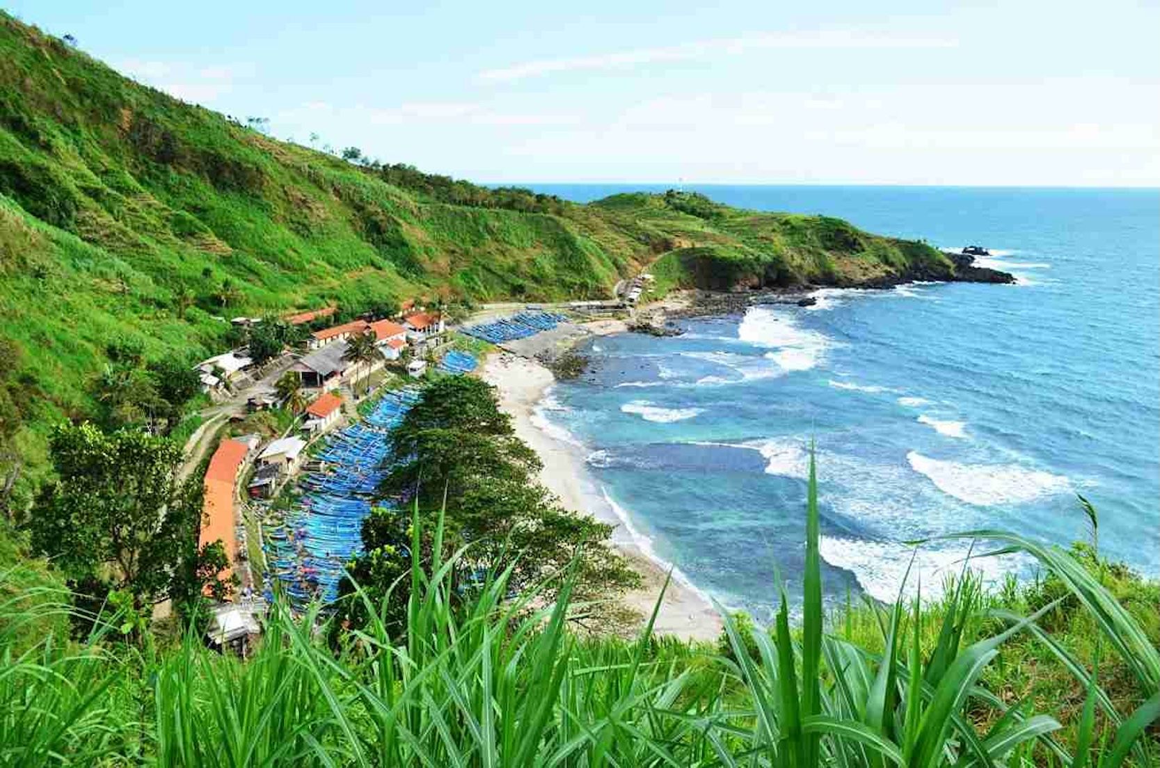 Pantai Menganti, Destinasi Wisata Alam Kebumen yang Wajib Masuk Bucket List