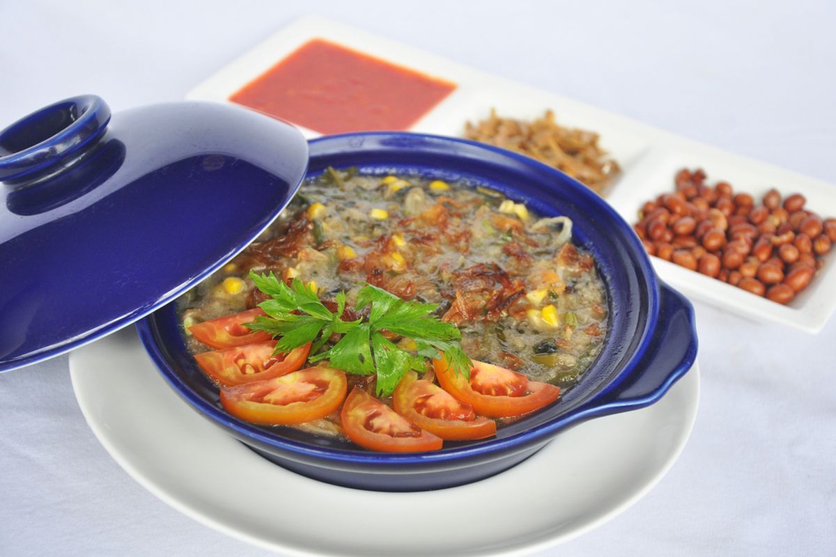 Bubur Pedas Khas Kalimantan Barat, Nikmat dengan Teri dan Kacang Goreng