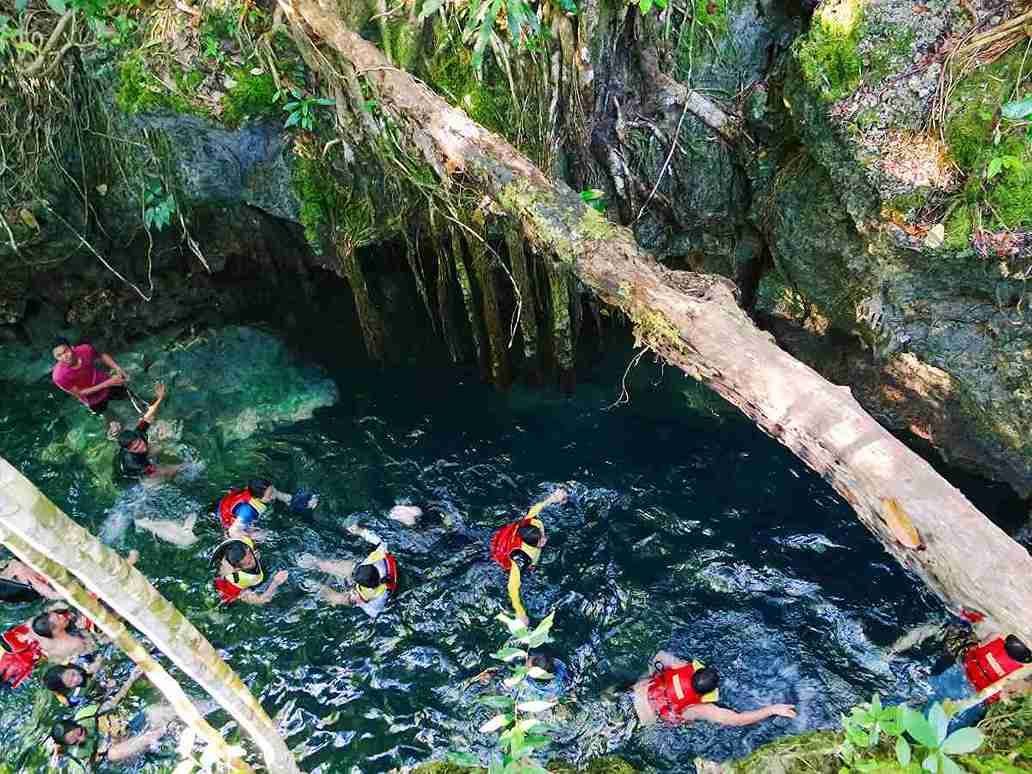 Cantik Tanpa Filter! Mengintip Pesona Air Biru Magis di Goa Haji Mangku Kalimantan Timur
