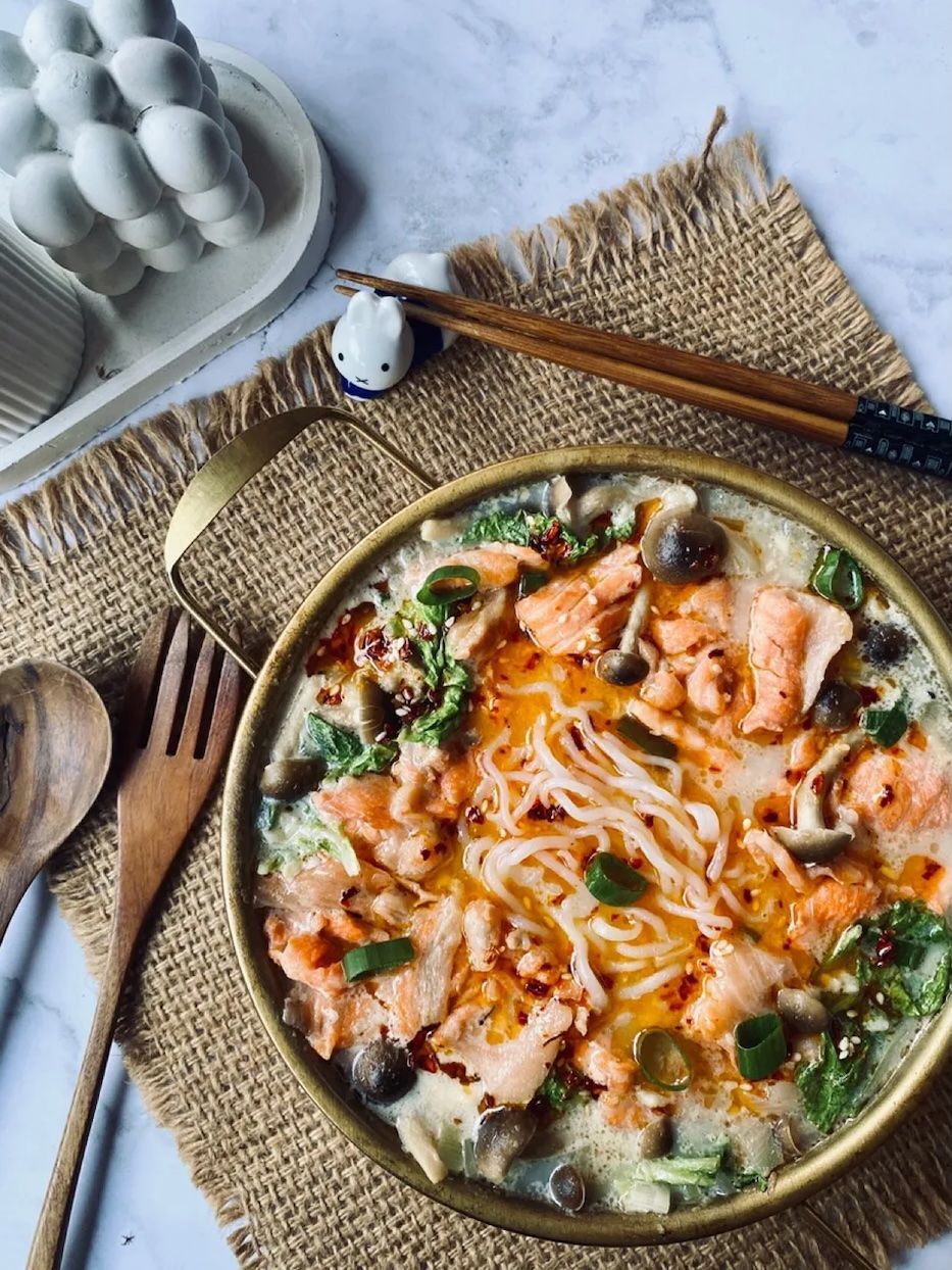 Tetap Makan Enak Saat Diet, Ini Rahasia Sup Salmon Miso Nabe Pakai Mi Shirataki yang Kaya Nutrisi dan Rendah Kalori
