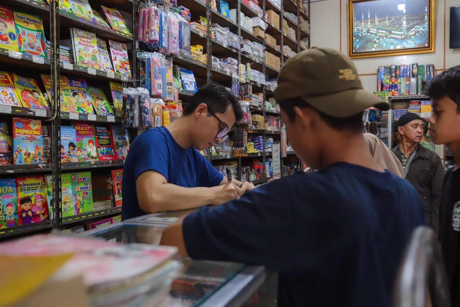 Bertahan Sejak 1962, Toko Buku Dahlan Tetap Eksis di Tengah Tren Belanja Online
