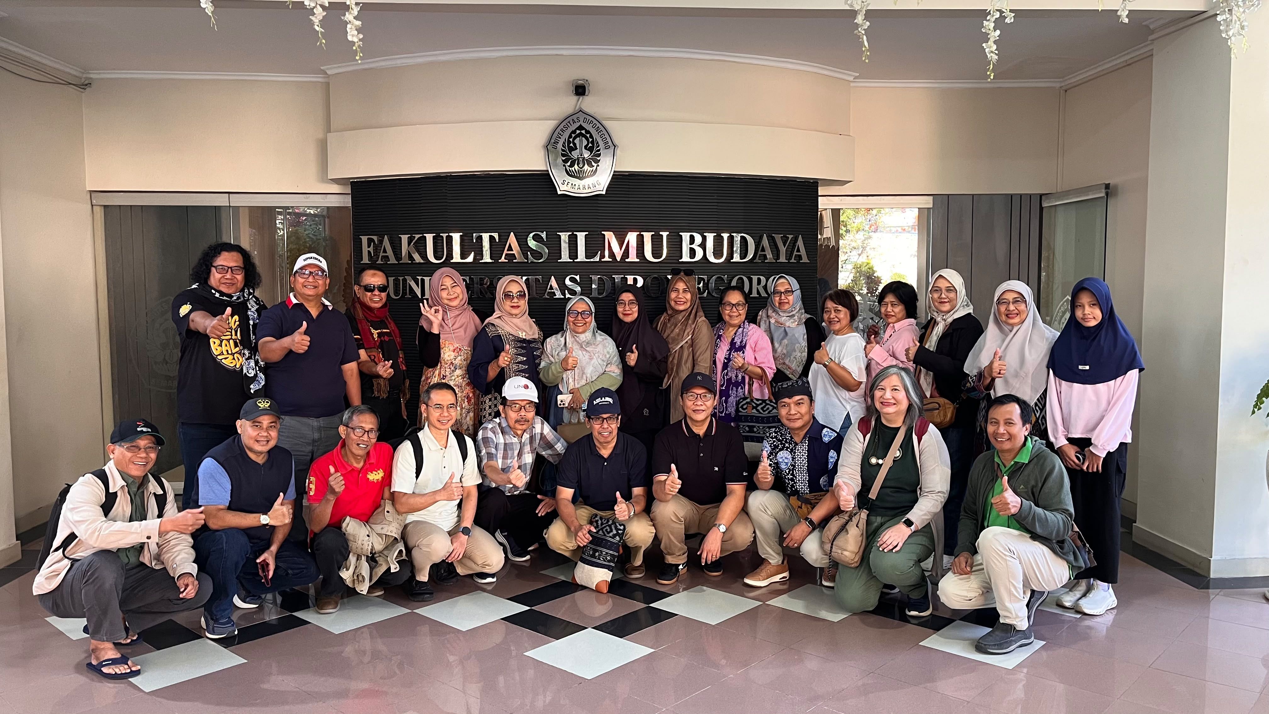 Kunjungan ke Kampus Budaya, Dekan dan Wakil Dekan FIB se-Indonesia Enjoy Campus Tour di FIB Undip