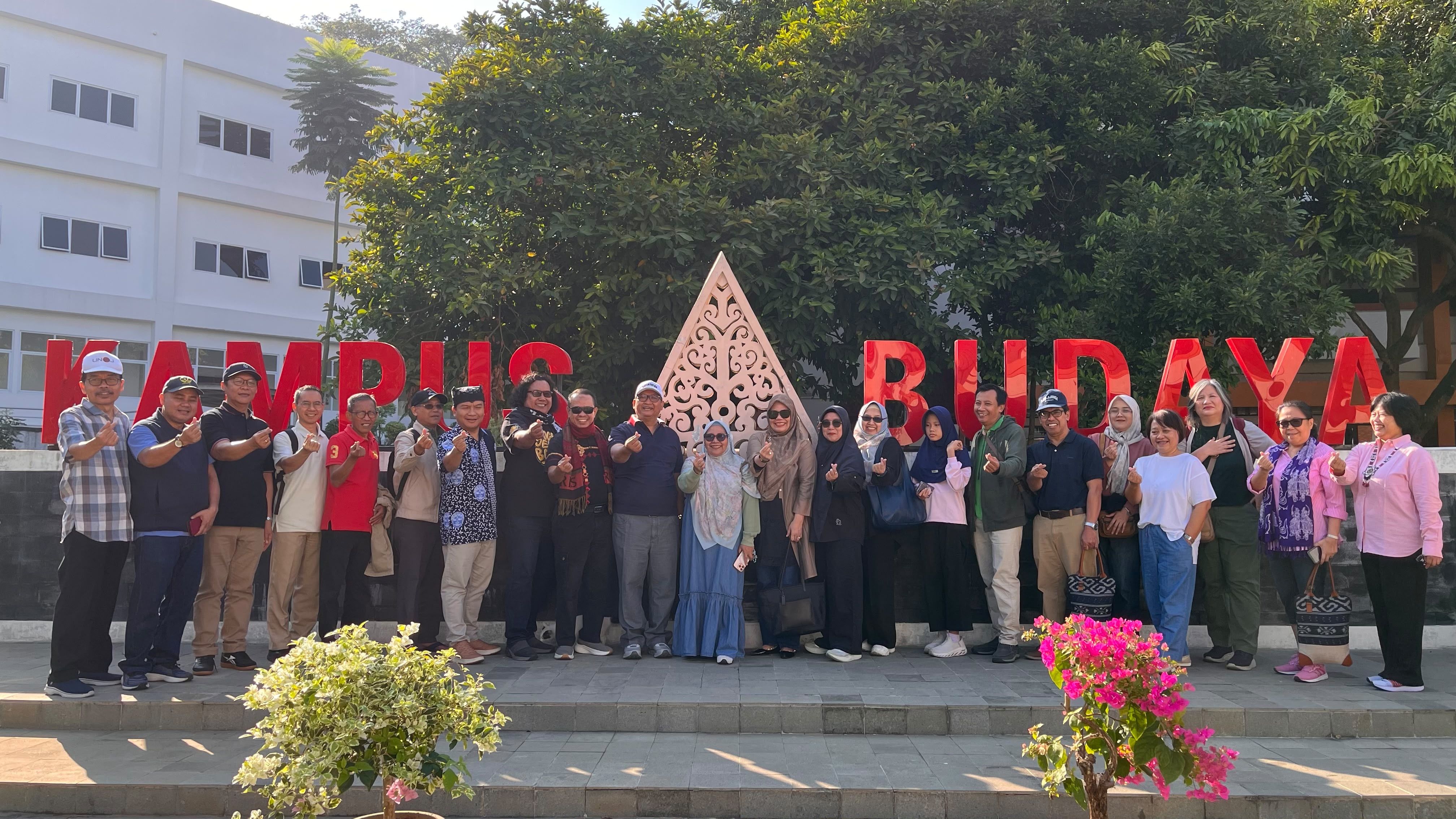 Kunjungan ke Kampus Budaya, Dekan dan Wakil Dekan FIB se-Indonesia Enjoy Campus Tour di FIB Undip