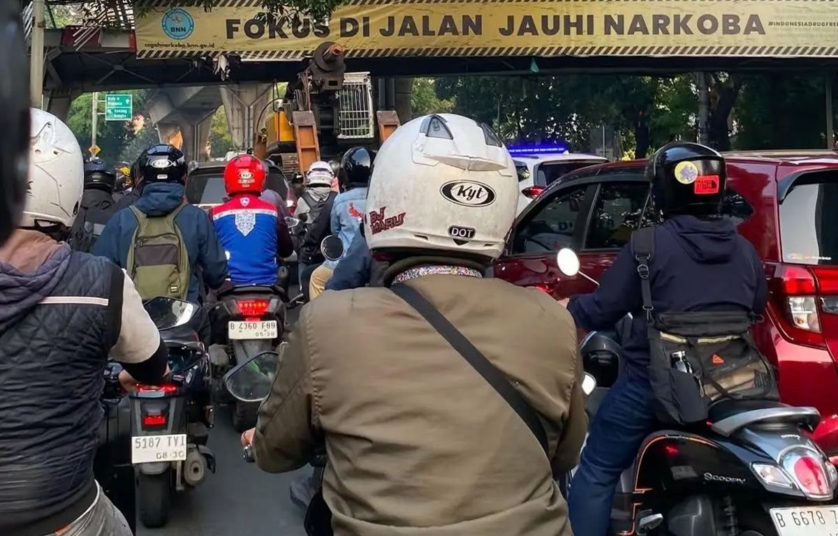 Catat! Ini Titik Macet di Jakarta dan Rute Alternatif Imbas Truk Nyangkut JPO di Tendean Hari Ini