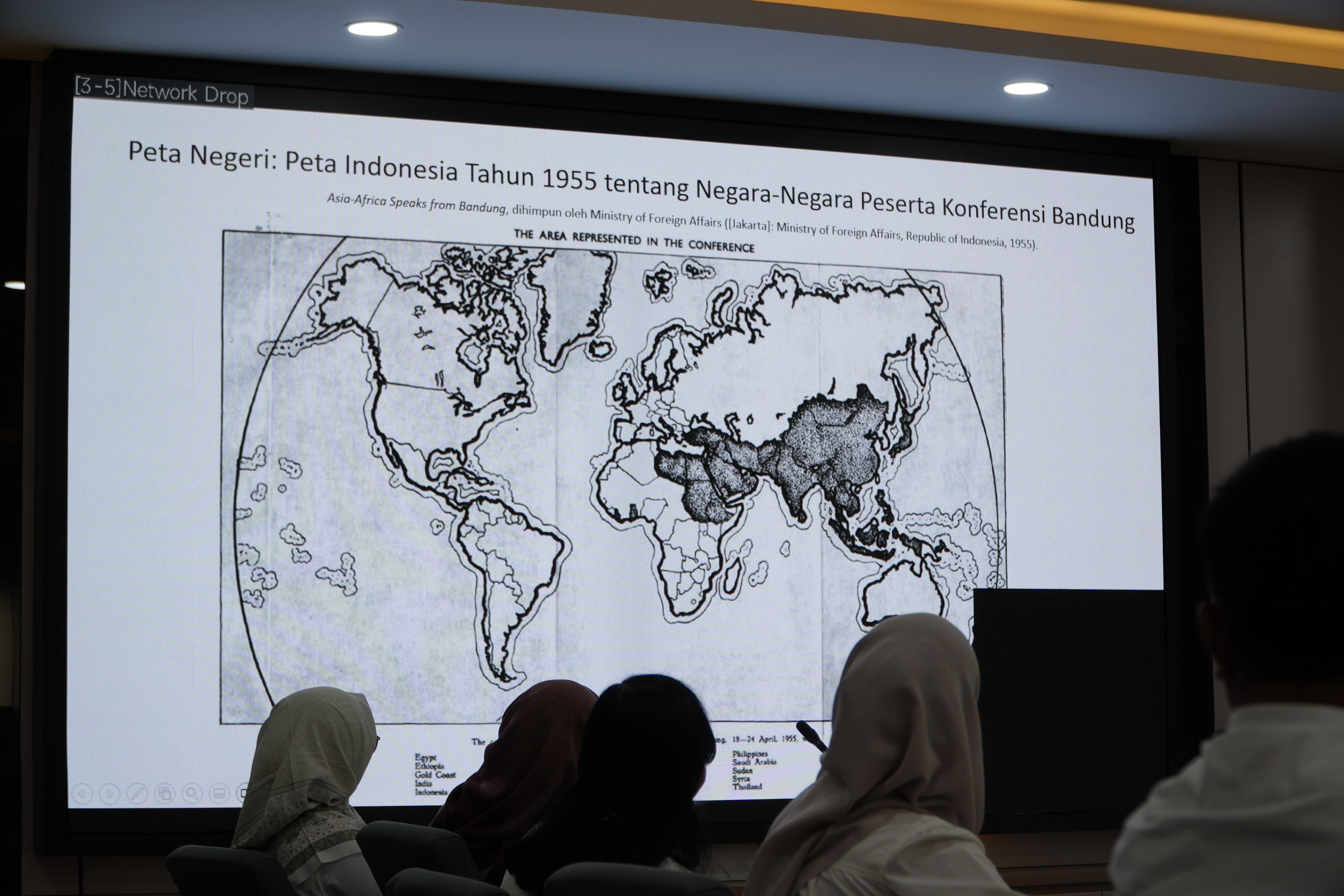 Intip Keseruan Archipelago Studies Bareng Prof Brian Russel Roberts dari Brigham Young University di FIB Undip!