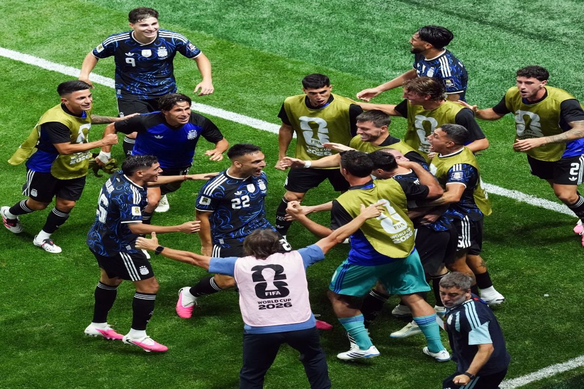 Gary Neville Kecam Gaya Permainan Keras Argentina di Final Piala Dunia 2026