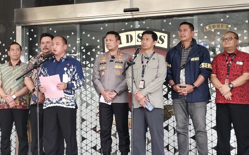 Kejagung Periksa Eks Jampidsus Febrie Adriansyah sebagai Tersangka Kasus Korupsi