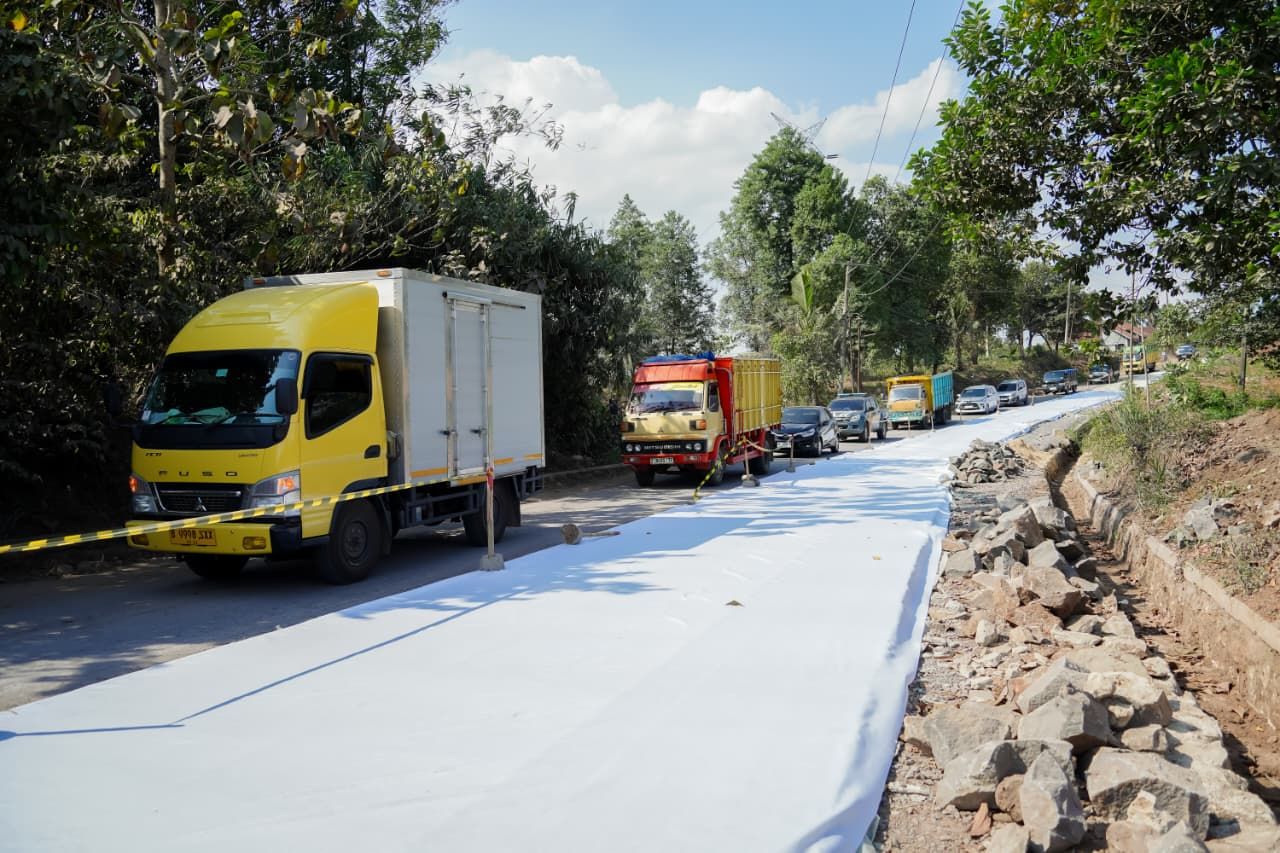 Jalan Gunung Sugih-Kota Gajah Dibangun dengan Beton Rigid