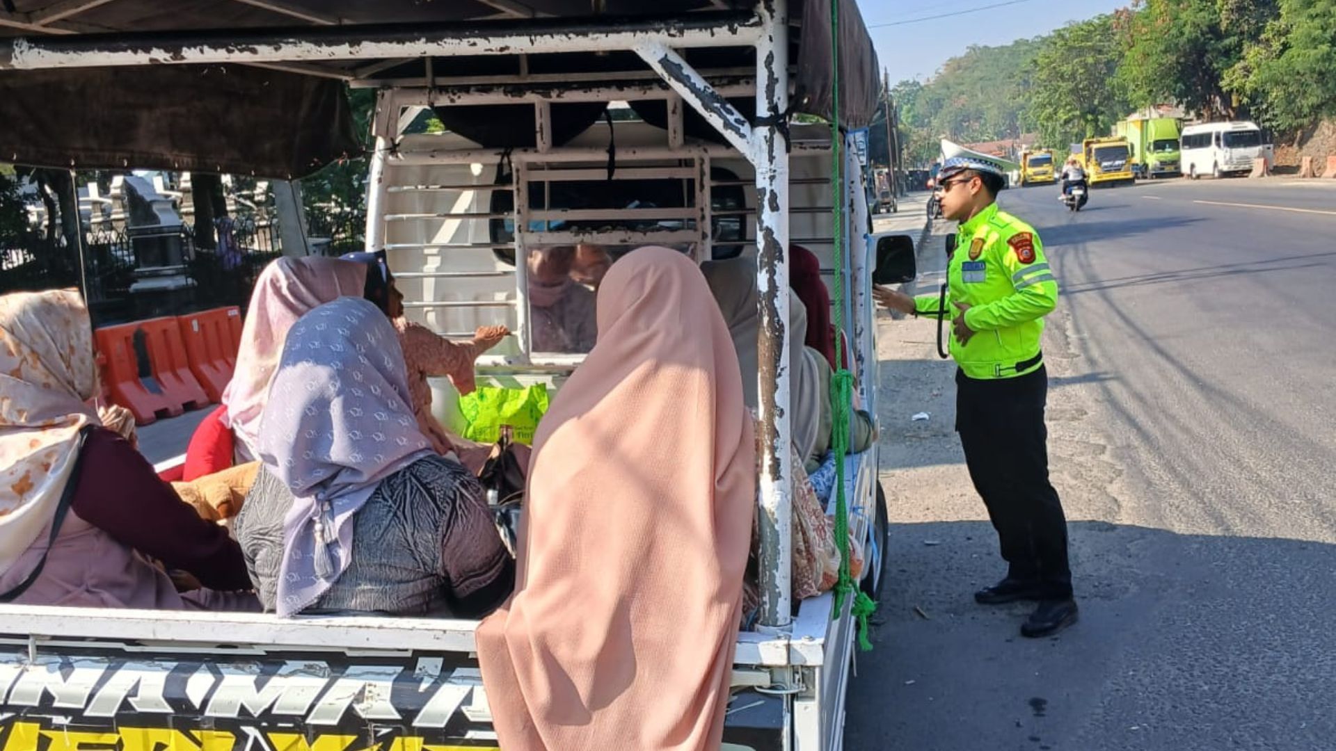 Satlantas Polres Purwakarta Intensifkan Sosialisasi Larangan Penggunaan Mobil Pick Up untuk Mengangkut Penumpang