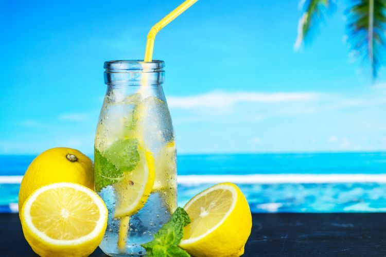 5 Manfaat Minum Air Lemon di Pagi Hari
