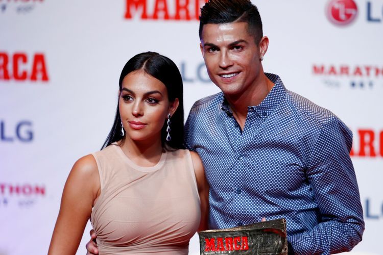 Cristiano Ronaldo Resmi Lamar Georgina Rodriguez, Cincin Berlian Jadi Saksi Cinta 9 Tahun