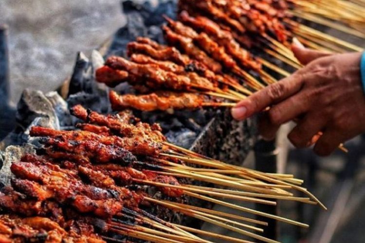 10 Tips Kulineran Aman dan Tetap Menyenangkan saat Traveling
