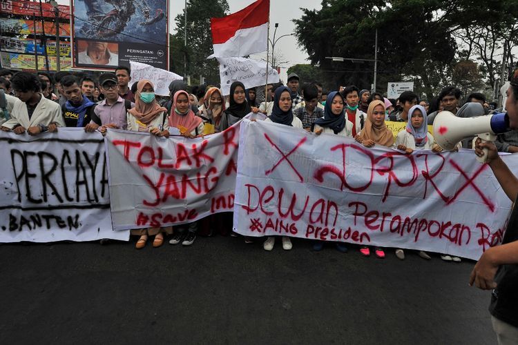 Kronologi Polisi Alami Patah Kaki saat Bertugas Amankan Demo di Depan Gedung DPR RI