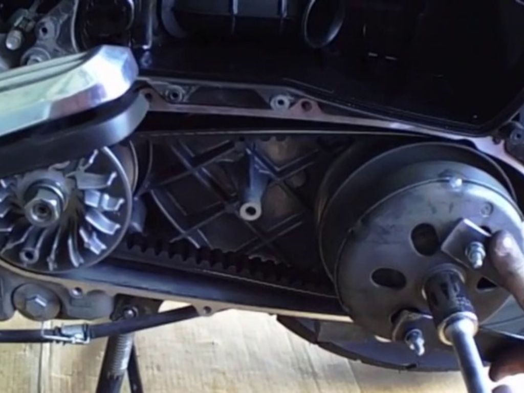 Tiap Berapa KM Ganti V-belt Motor Matic? Ini Jadwal Intens yang Harus Kamu Catat