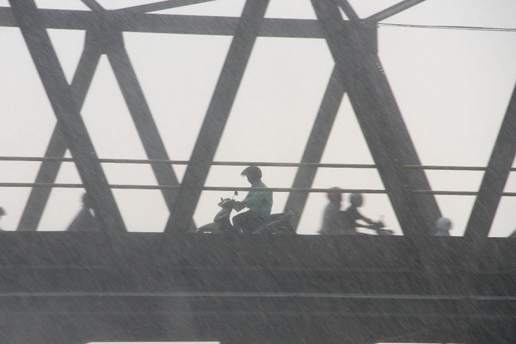 Jakarta Selatan dan Jakarta Timur Diprediksi Akan Turun Hujan
