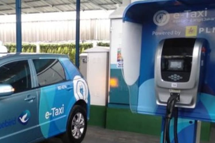 Ngecas Mobil Listrik di SPKLU Rest Area? Ini 5 Hal yang Harus Diperhatikan