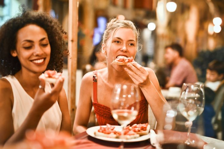 Sudah Kenyang Tapi Masih Ingin Makan? Ini 5 Penyebab yang Jarang Disadari