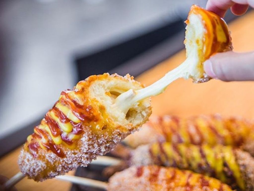 17 Ide Nama Usaha Corn Dog Keju yang Bikin Pelanggan Melting