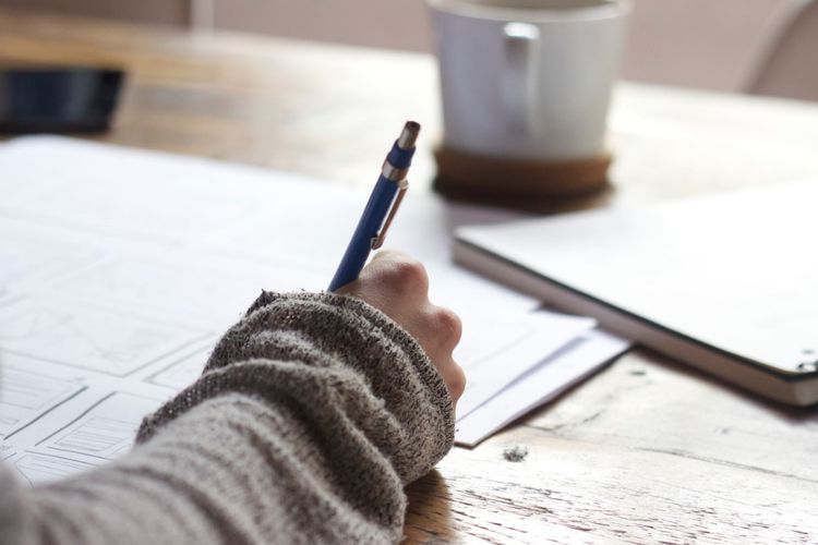 30 Contoh Kalimat Tidak Langsung: Ciri dan Aturan