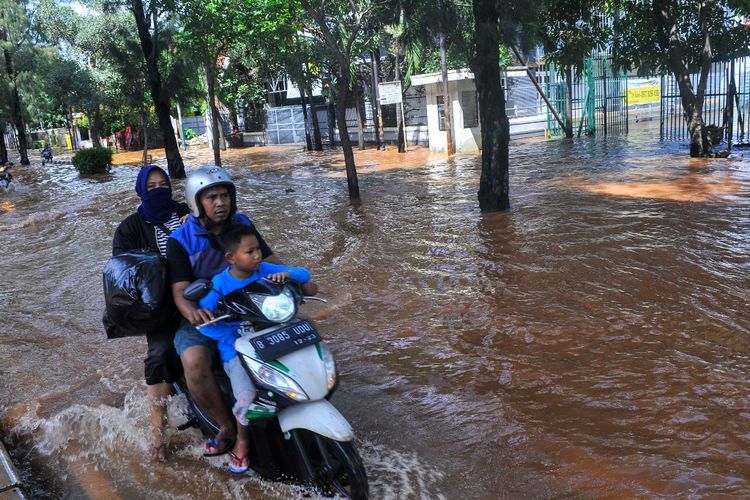 Ini 4 Titik Genangan hingga 60 Cm di Jakbar-Jaksel Hari Ini, Pemotor Wajib Menghindar!