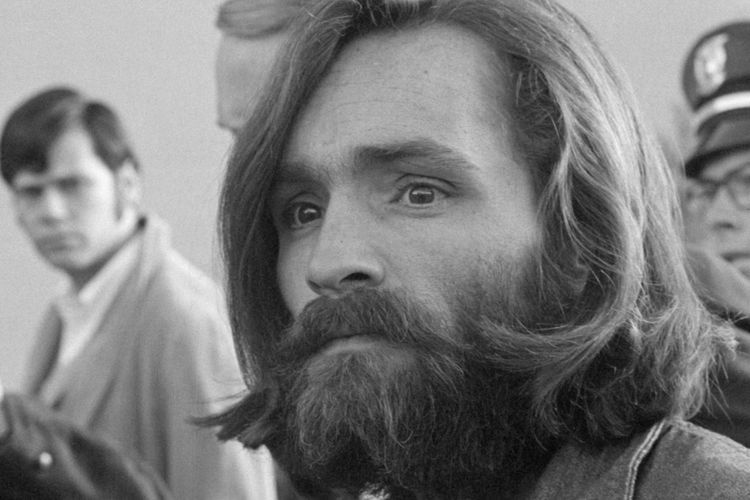 Charles Manson dan Teori Chaos: Otak Pembunuhan dan Ideologi Perang Ras dari Helter Skelter