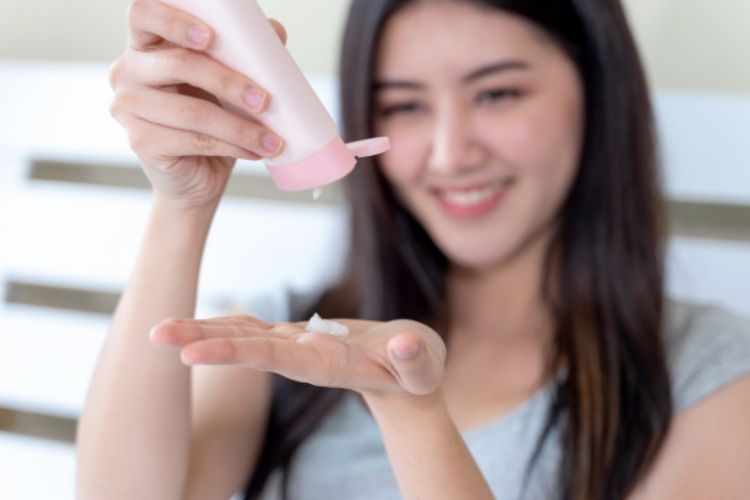 Body Lotion vs Body Oil, Mana yang Lebih Bagus untuk Kulit Kering?