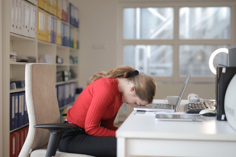 Sering Tidur Larut Malam? Waspadai Kenaikan Tekanan Darah Tanpa Disadari