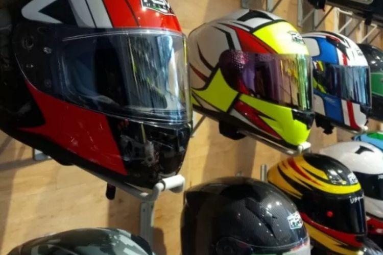 Mending Helm Half Face atau Full Face? Cek 5 Perbandingan Lengkapnya di Sini!