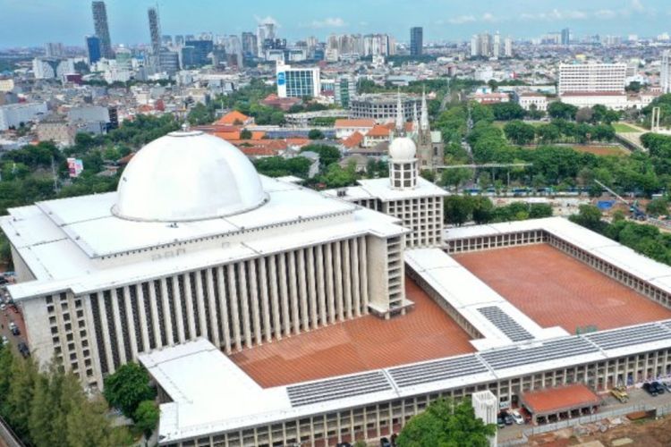 Imam besar Istiqlal Minta yang Tak Salat Jumat Tingkatkan Ibadah di Rumah