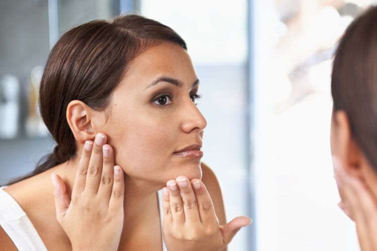 Beauty Hack Wajib Tahu : Tips Mengaplikasikan Ulang Sunscreen Tanpa Bikin Makeup Luntur